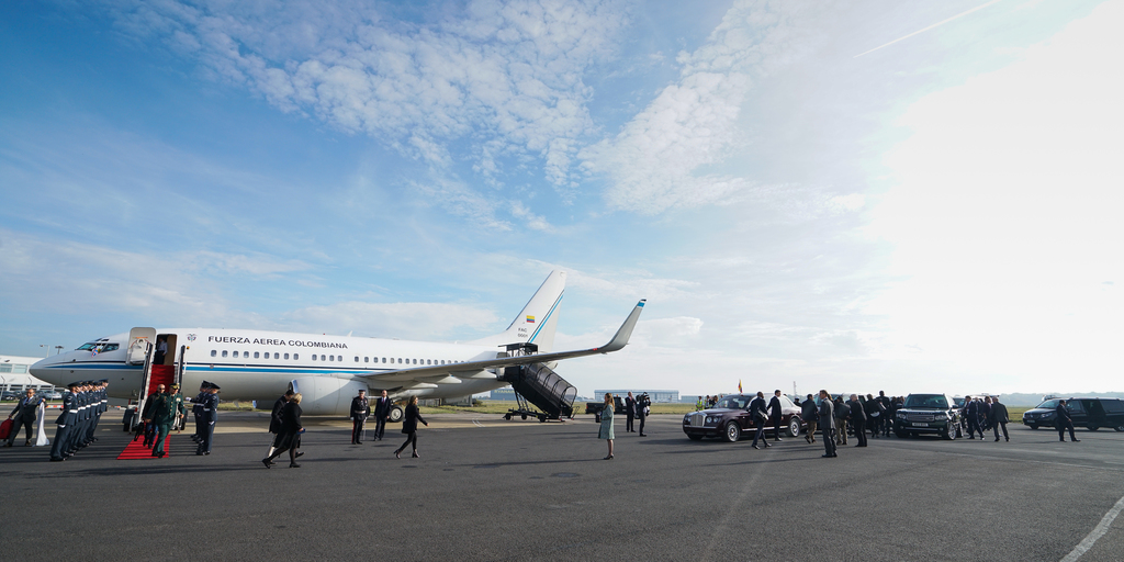 columbian-president-state-visit-stansted-31-10-16-121
