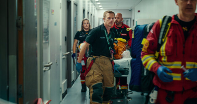 Critical: Between Life and Death. Cr. Courtesy of Netflix © 2025